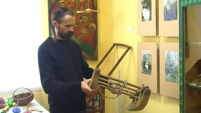 Волинський історик-етнограф майструє іграшки за старовинними українськими зразками