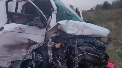 Неподалік Решетилівки зіткнулися мікроавтобус та легковик Неподалік Решетилівки зіткнулися мікроавтобус та легковик