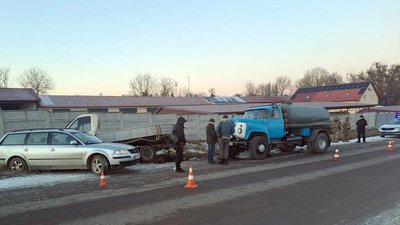 Під час ДТП у Шепетівці зіткнулись три автомобілі