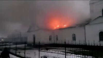 У селі Журавка, що в Прилуцькому районі, горить церква У селі Журавка, що в Прилуцькому районі, горить церква