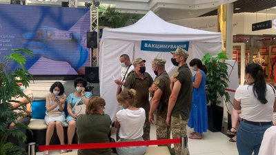 Майже вдвічі більше, ніж минулими вихідними: у Чернігові щепили від коронавірусу 2760 людей