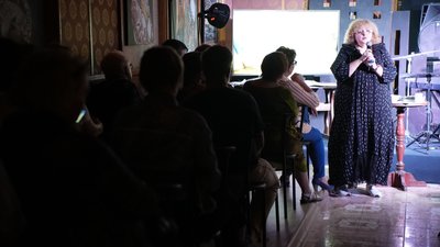 "Мельпомена Таврії": у Херсоні волонтерка в рамках фестивалю представила щоденник війни "Мельпомена Таврії": у Херсоні волонтерка в рамках фестивалю представила щоденник війни