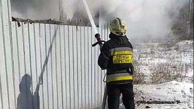 У Дніпрі вогнеборці ліквідували пожежу на території підприємства У Дніпрі вогнеборці ліквідували пожежу на території підприємства