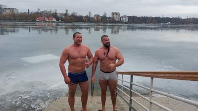 В Івано-Франківську відбулися "бандерівські купання"