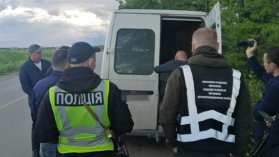На Одещині чоловік намагався провести понад тисячу літрів спирту під соломою – ДПСУ