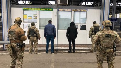 На Сумщині прикордонники вимагали гроші за перетин кордону в умовах карантину - СБУ На Сумщині прикордонники вимагали гроші за перетин кордону в умовах карантину - СБУ