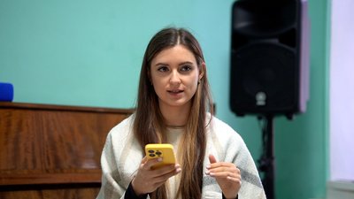 Сумська піаністка Єлизавета Левченко про концерти на передовій, талант-центр "Лелі" і виступ з Монатіком Сумська піаністка Єлизавета Левченко про концерти на передовій, талант-центр "Лелі" і виступ з Монатіком