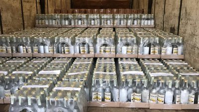 ДФС та ДПС Запоріжжя виявили контрафактний алкоголь ДФС та ДПС Запоріжжя виявили контрафактний алкоголь