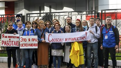 У Мінську шістьох затриманих журналістів відправили до ізолятора