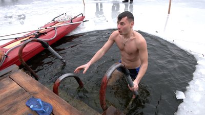 Водохреще 2022: як занурювались у Рівному та Здолбунові