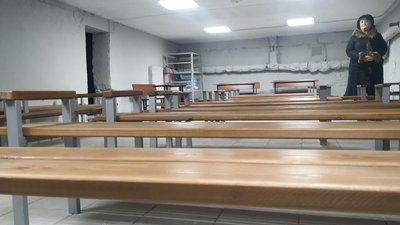 Учні луцької музичної школи під час повітряних тривог вчать колядки в укритті Учні луцької музичної школи під час повітряних тривог вчать колядки в укритті