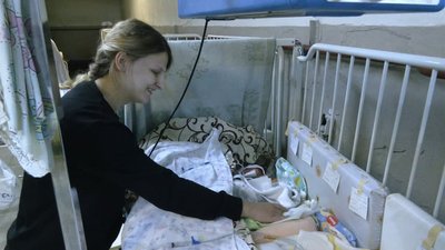 У Чернігові під обстрілами народилися дві трійні У Чернігові під обстрілами народилися дві трійні