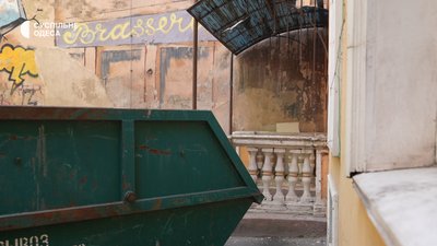 “Дім в аварійному стані”: житель Одеси розповів про занедбану будівлю у центрі міста “Дім в аварійному стані”: житель Одеси розповів про занедбану будівлю у центрі міста