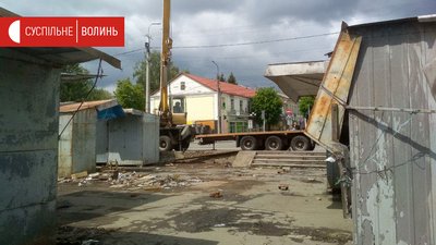 На луцькому ринку за 10 днів знесли майже 20 яток На луцькому ринку за 10 днів знесли майже 20 яток