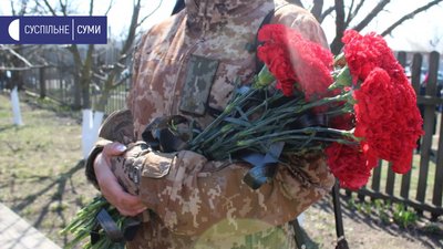 На Сумщині прощались з військовим, який загинув боронячи східний кордон України На Сумщині прощались з військовим, який загинув боронячи східний кордон України