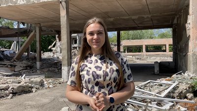 Вдвічі менше першокласників: як цьогоріч навчатимуться у лозівському ліцеї на Харківщині, який зруйнувала РФ Вдвічі менше першокласників: як цьогоріч навчатимуться у лозівському ліцеї на Харківщині, який зруйнувала РФ