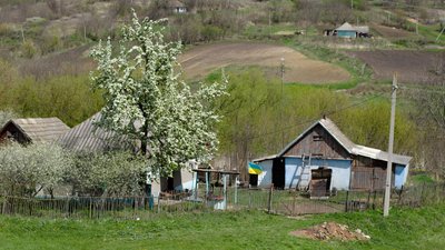 "Сподіваємось на одного Бога". Як живе селище Одещини на кордоні з невизнаною ПМР