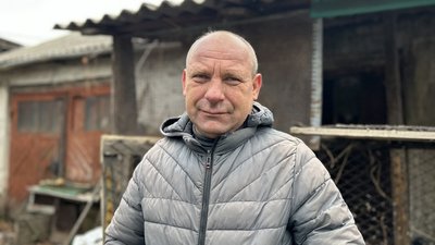 "Хай краще голуби літають, ніж ракети". Переселенець з Донеччини розводить птахів
