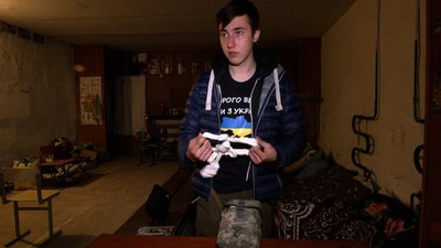Парамедик у 16: як чернігівець Дмитро Іванов рятував людей під час авіанальоту Парамедик у 16: як чернігівець Дмитро Іванов рятував людей під час авіанальоту