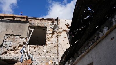 Херсон, наслідки обстрілу, пошкоджений будинок Херсон, наслідки обстрілу, пошкоджений будинок
