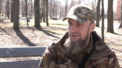 "Або ми їх, або вони нас". Історія бійця, який з перших днів повномасштабної війни обороняв Охтирку на Сумщині