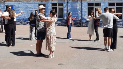 "Ти і я, Україна": одинадцятикласники Кропивницького присвятили випускний вальс перемозі