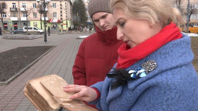 Скільки років "Кобзарю": родина із Луцька з'ясовує вік сімейної реліквії