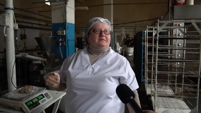 "Страшно і зараз": як з перших днів великої війни на Сумщині працює підприємство, що забезпечує хлібом прикордоння "Страшно і зараз": як з перших днів великої війни на Сумщині працює підприємство, що забезпечує хлібом прикордоння