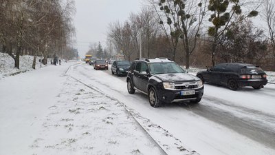 Зупинка в одному з мікрорайонів Полтави