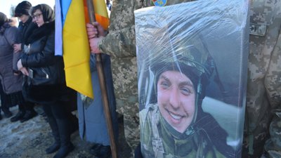 На Тернопільщині в останню дорогу провели захисника України Михайла Старошевського