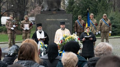 Понад рік вважався зниклим безвісти: в Ужгороді попрощалися із полеглим воїном Сергієм Лазориком Понад рік вважався зниклим безвісти: в Ужгороді попрощалися із полеглим воїном Сергієм Лазориком