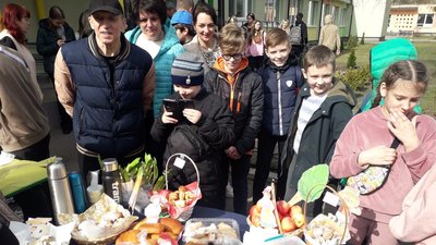 "Нарешті сьогодні вся школа зібралася". У сумській школі провели благодійний ярмарок "Нарешті сьогодні вся школа зібралася". У сумській школі провели благодійний ярмарок