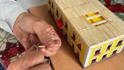 «Хобі привіз із собою»: на Тенопільщині переселенець з Херсона робить копії будівель з сірників «Хобі привіз із собою»: на Тенопільщині переселенець з Херсона робить копії будівель з сірників