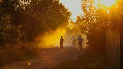 Коли зустрілася з дітьми на Донбасі, я ніби зустрілася з собою: інтерв'ю з режисеркою Алісою Коваленко Коли зустрілася з дітьми на Донбасі, я ніби зустрілася з собою: інтерв'ю з режисеркою Алісою Коваленко