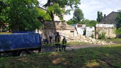 В Одесі обвалилася стіна, сусідній дім залишився без газу В Одесі обвалилася стіна, сусідній дім залишився без газу