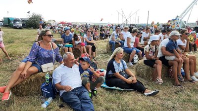 Літаючі кити, ведмідь та прибулець: на Миколаївщині триває фестиваль повітряних зміїв Літаючі кити, ведмідь та прибулець: на Миколаївщині триває фестиваль повітряних зміїв