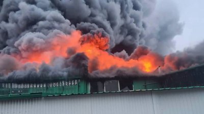 Пожежа на промисловому підприємстві у Маневичах внаслідок атаки російських БпЛА