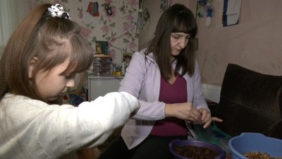 Понад мільйон енергетичних пакунків для військових виготовили пенсіонерки з Волині Понад мільйон енергетичних пакунків для військових виготовили пенсіонерки з Волині
