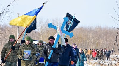 Загинув у бою під Бахмутом: на Чернігівщині поховали захисника Петра Пузиря Загинув у бою під Бахмутом: на Чернігівщині поховали захисника Петра Пузиря