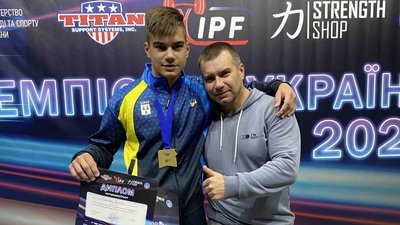 Сум’яни продовжують виступ на чемпіонаті України з класичного паверліфтингу у Коломиї