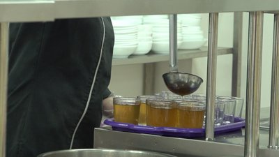 В Одеських школах тестують нове меню для учнів 1-4 класів В Одеських школах тестують нове меню для учнів 1-4 класів