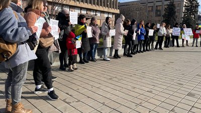 У Запоріжжі вчетверте відбулася акція на підтримку демобілізації військових У Запоріжжі вчетверте відбулася акція на підтримку демобілізації військових