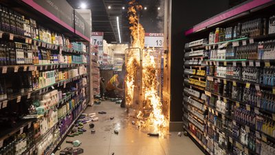 У Бразилії охоронці супермаркету до смерті побили темношкірого чоловіка. В країні почалися протести У Бразилії охоронці супермаркету до смерті побили темношкірого чоловіка. В країні почалися протести
