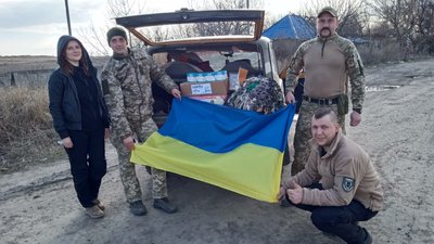 "Ще недавно приймали з жартами вантаж": черкаські волонтери повернулися з поїздки на схід "Ще недавно приймали з жартами вантаж": черкаські волонтери повернулися з поїздки на схід