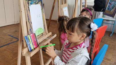 Спільна кухня та прибирання по черзі: як переселенці облаштували побут в ліцеї на Волині Спільна кухня та прибирання по черзі: як переселенці облаштували побут в ліцеї на Волині