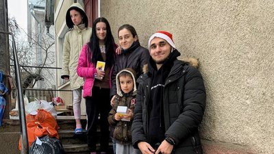 У Чернівцях студенти зібрали речі та понад 30 тисяч гривень для малозабезпечених сімей У Чернівцях студенти зібрали речі та понад 30 тисяч гривень для малозабезпечених сімей
