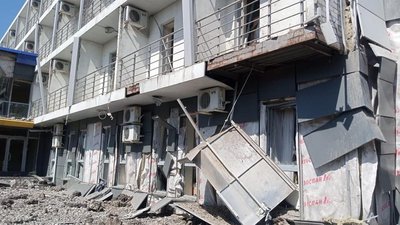 "Металіст 1925" показав наслідки влучання ракети по своїй базі під Харковом "Металіст 1925" показав наслідки влучання ракети по своїй базі під Харковом