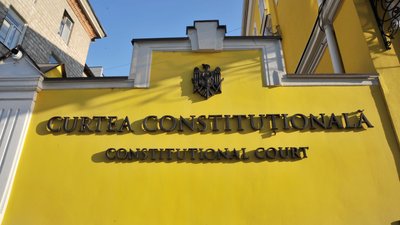 Криза в Молдові: Конституційний суд країни призупинив рішення парламенту
