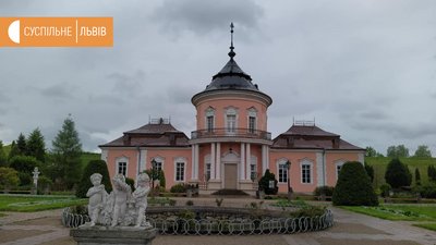 А у Китайському палаці, що поблизу замку, облаштували дезінфектор