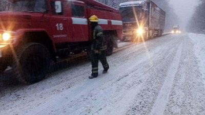 На Кіровоградщині минулої доби рятувальники витягли зі снігу 78 машин На Кіровоградщині минулої доби рятувальники витягли зі снігу 78 машин